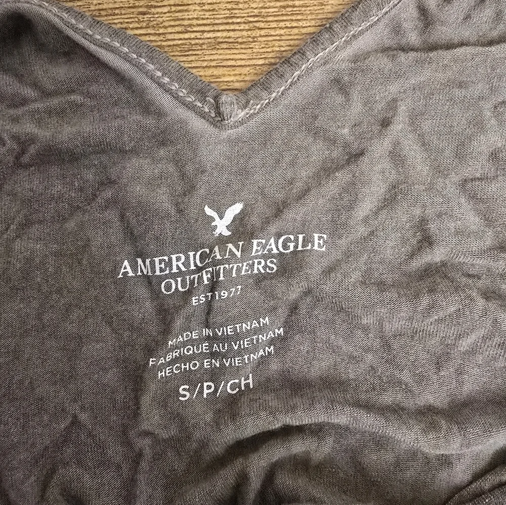 AEO Sleeveless V-Neck Tank Top with Criss-Cross Front Detail in Gray Small - Picture 4 of 8